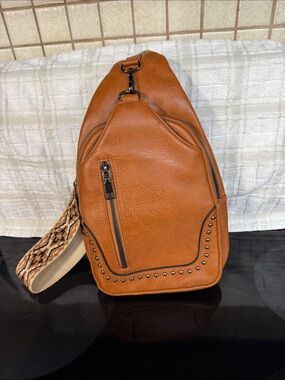 Sam & Hadley Deluxe Slingbag @one very tiny scratch@